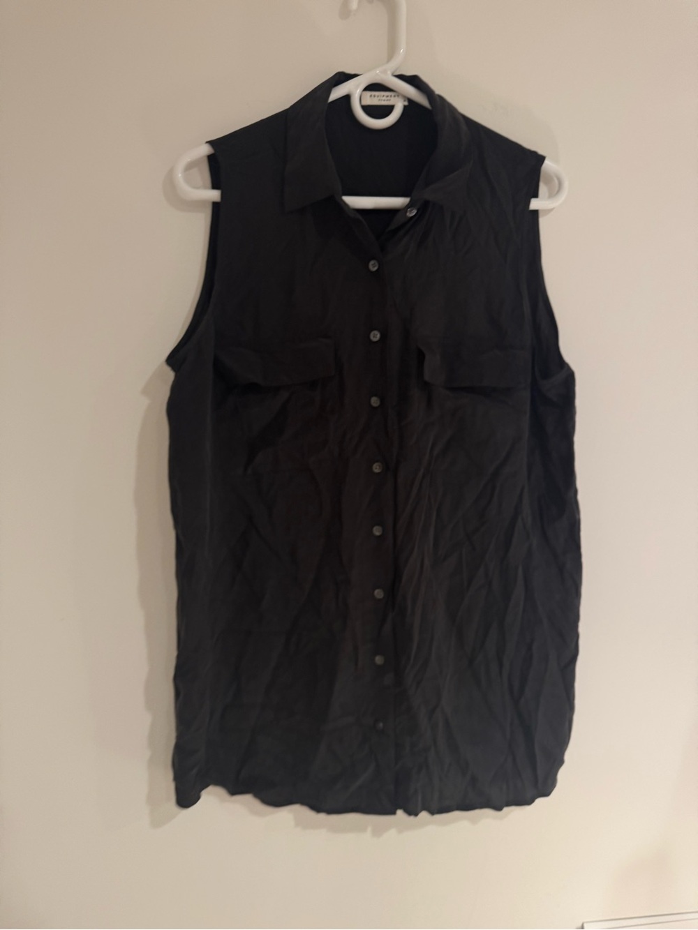 Equipment Women’s Sleeveless Black Button-Down Shirt with Chest Pockets